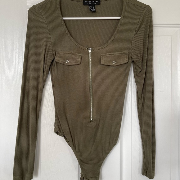 Fashion Nova and Urban Planet shirts! Size small and selling all for $30. - Picture 1 of 8